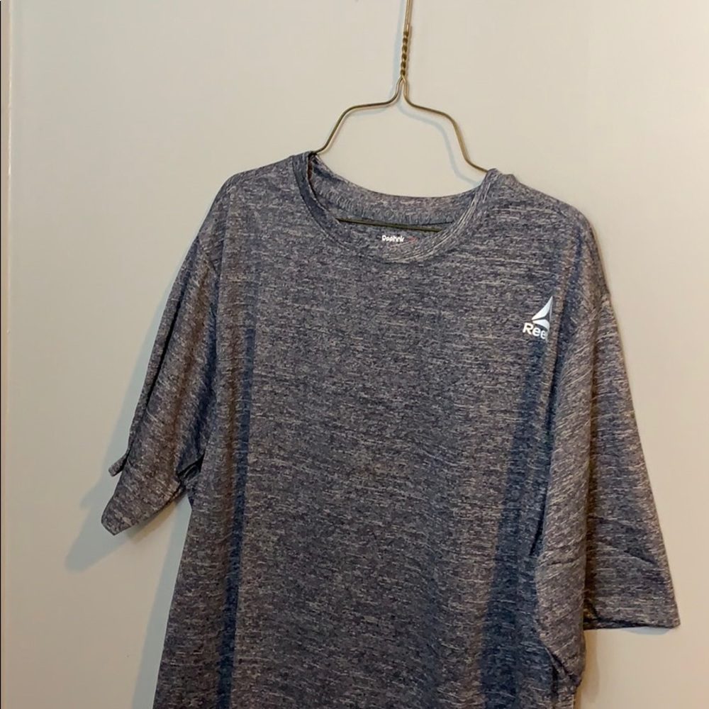 Reebok sport T-shirt size 2 xl color gray